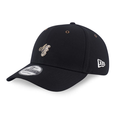 New Era NE Script Hammered Metal Badge FW26 Black 9FORTY Adjustable Cap