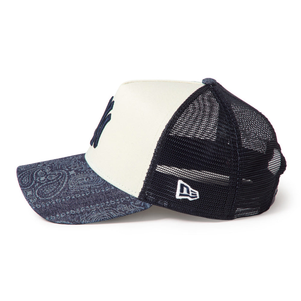 New Era New York Yankees Laser Burn Out Denim White Navy 9FORTY A-Frame Trucker Snapback Cap