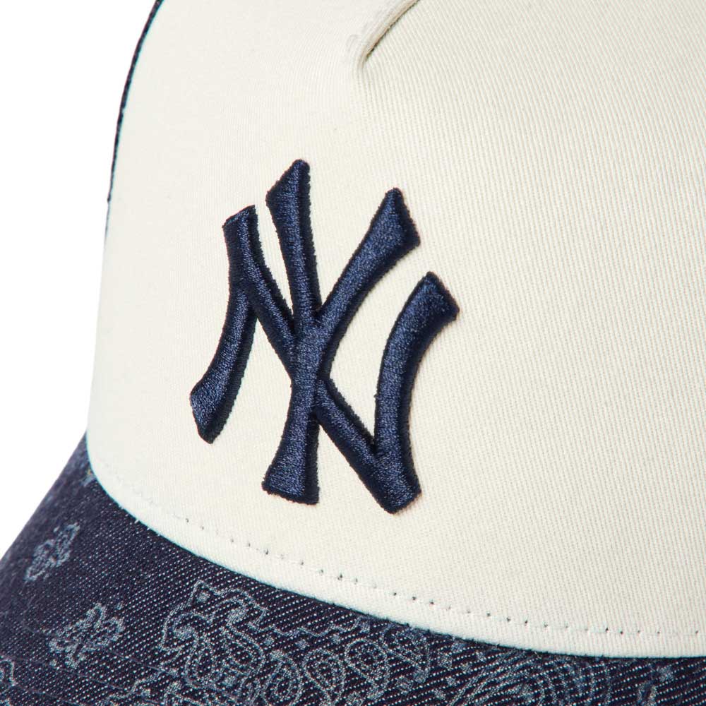 New Era New York Yankees Laser Burn Out Denim White Navy 9FORTY A-Frame Trucker Snapback Cap