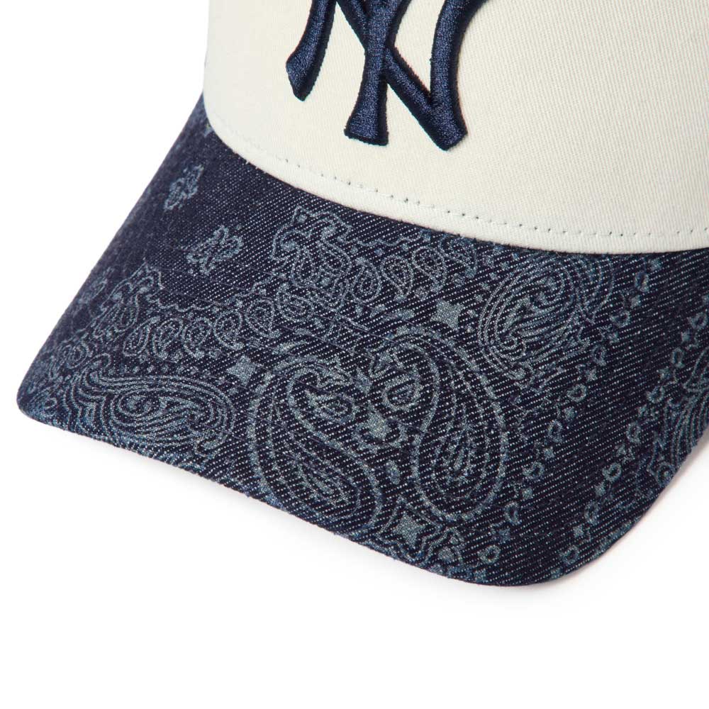 New Era New York Yankees Laser Burn Out Denim White Navy 9FORTY A-Frame Trucker Snapback Cap