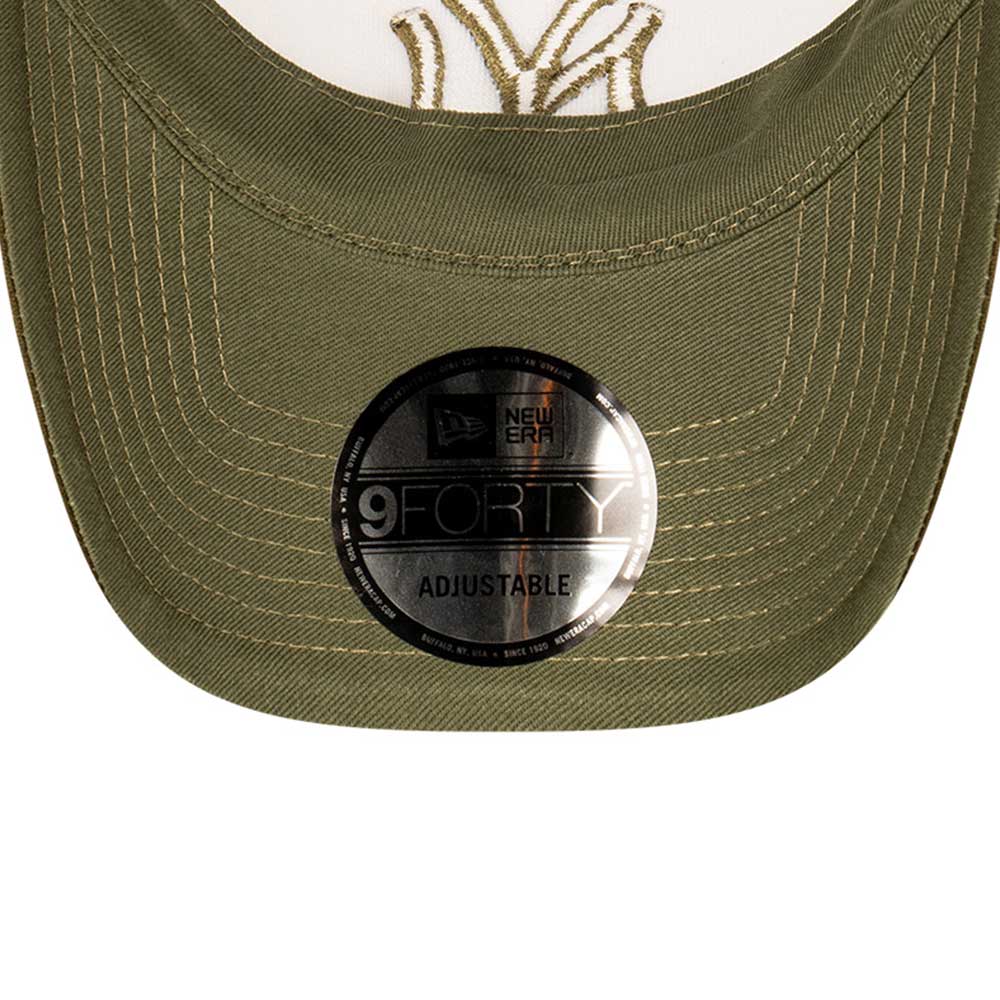 New Era New York Yankees Earthtones World Series White New Olive 9FORTY A-Frame Trucker Cap