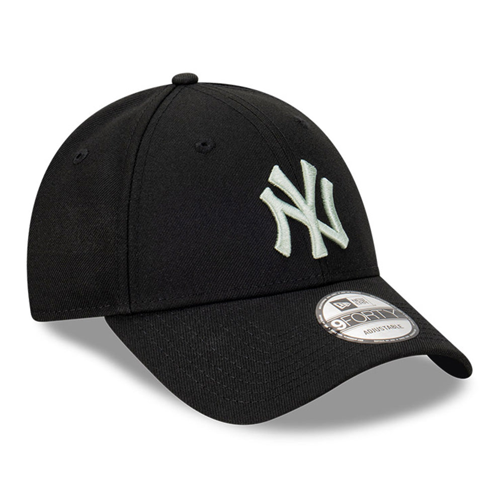 New Era New York Yankees Repreve Seasonal Q124 Black Everest Green 9FORTY Adjustable Cap
