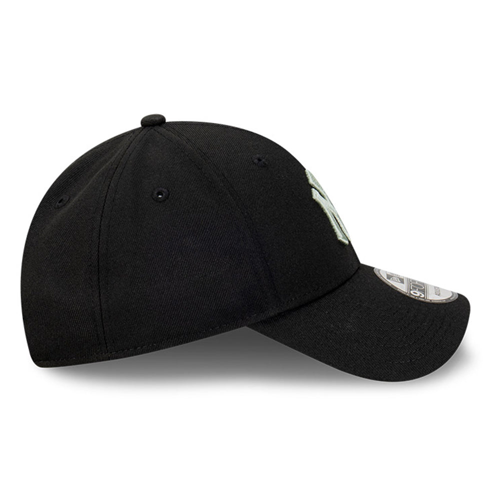 New Era New York Yankees Repreve Seasonal Q124 Black Everest Green 9FORTY Adjustable Cap