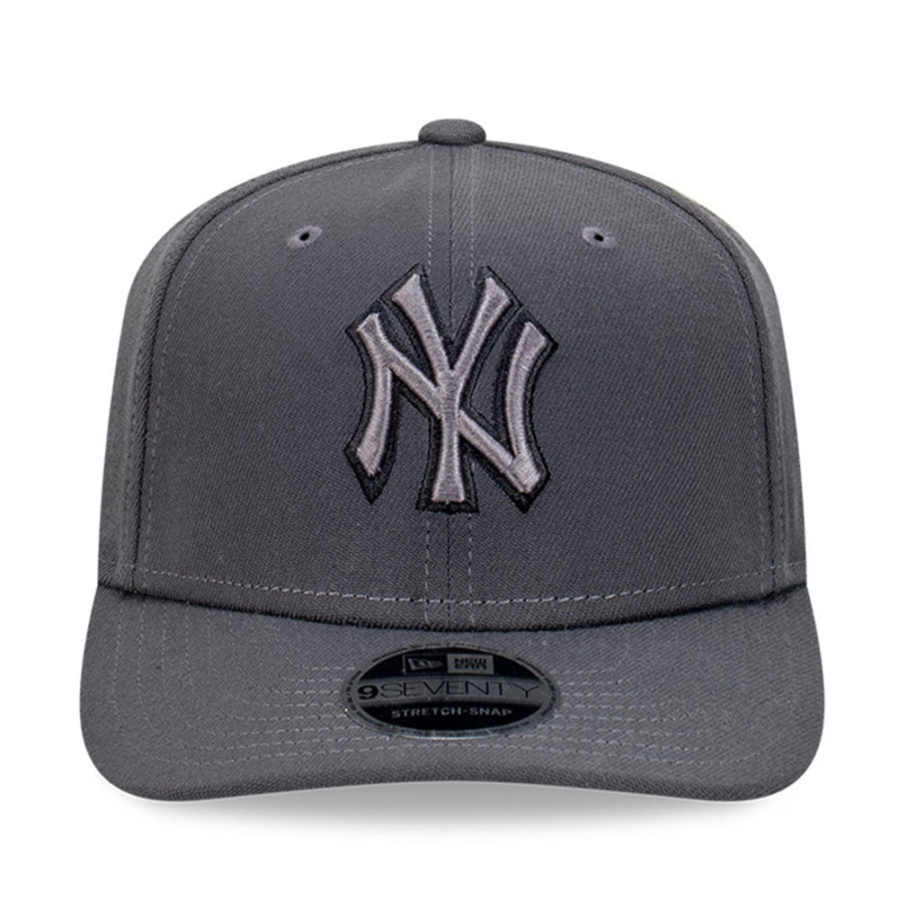 New Era New York Yankees MLB Carbon Steel Dark Grey 9SEVENTY Stretch Snapback Cap