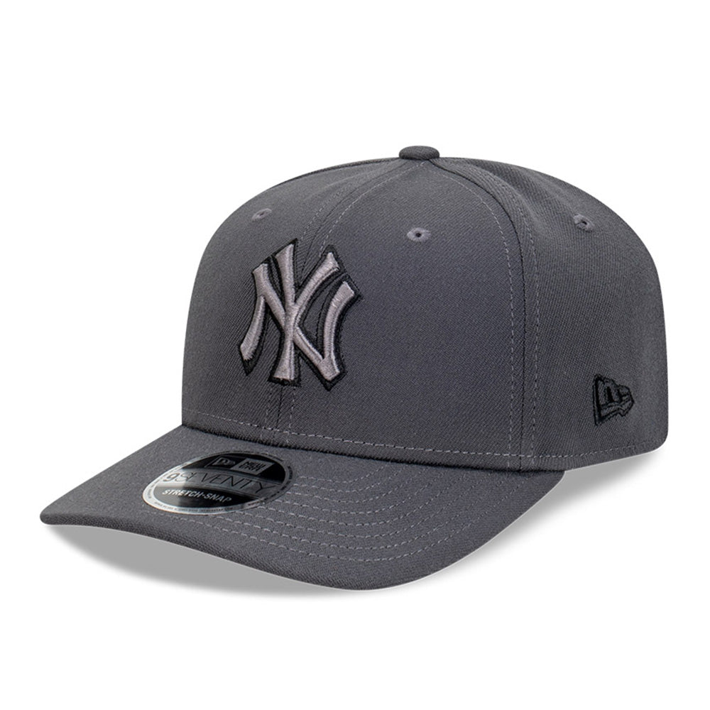 New Era New York Yankees MLB Carbon Steel Dark Grey 9SEVENTY Stretch Snapback Cap