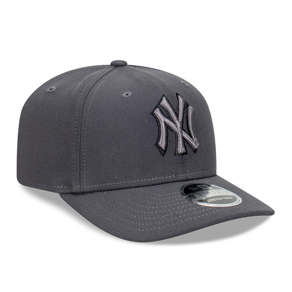 New Era New York Yankees MLB Carbon Steel Dark Grey 9SEVENTY Stretch Snapback Cap