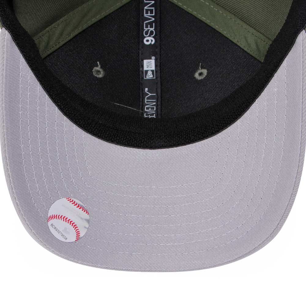 New Era New York Yankees New Olive 9SEVENTY Stretch Snapback Cap