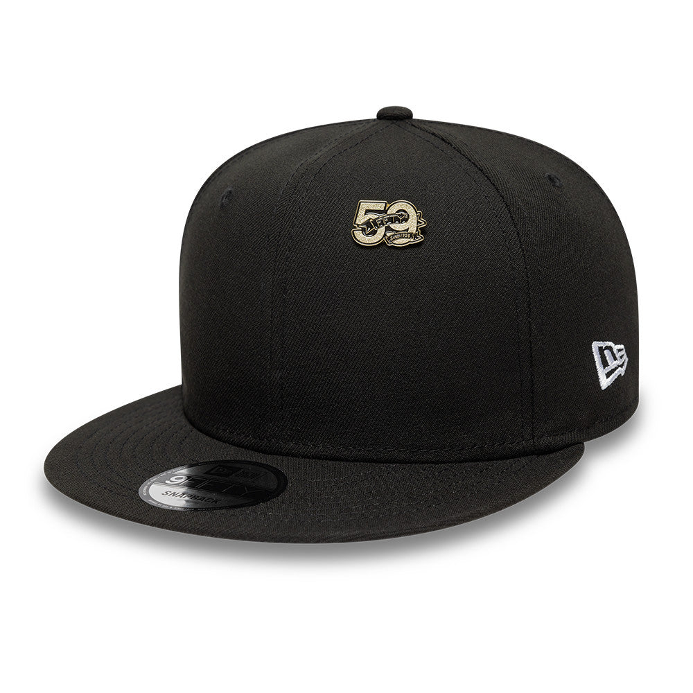 New Era Pin Banner 2025 59FIFTY Day Black Gold Pin Accessory