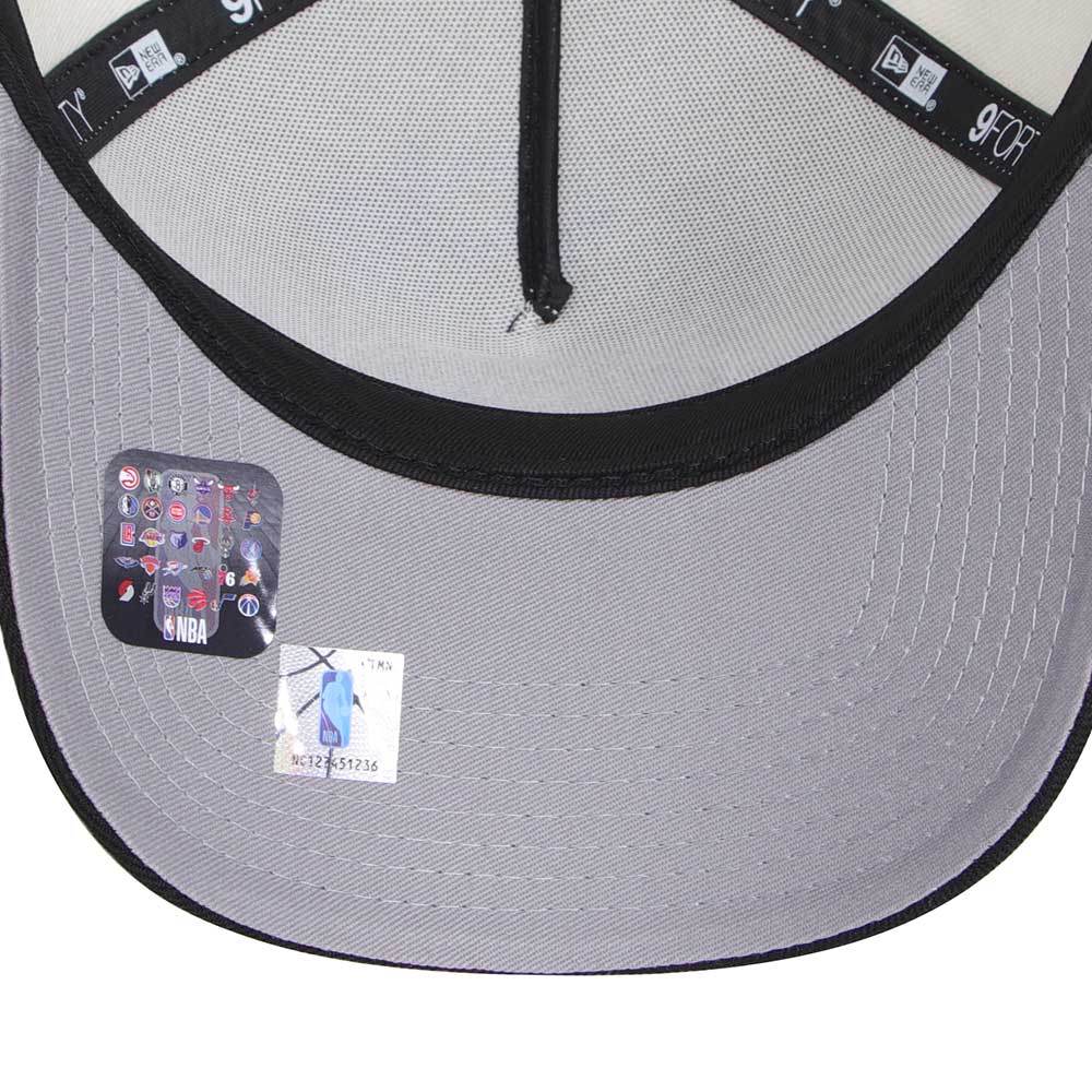 New Era Los Angeles Lakers Chrome Black 9FORTY A-Frame Snapback Trucker Cap